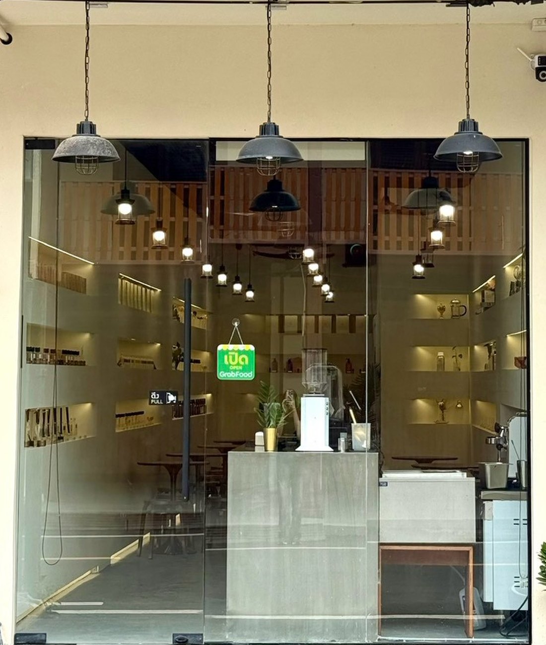 หน้าร้าน Barry & Son